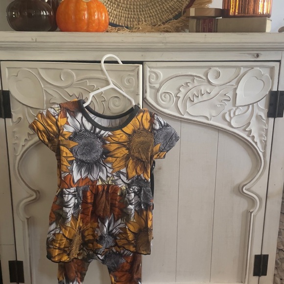 Ready set Romper Sunflower Print Baby Outfit - Picture 1 of 4